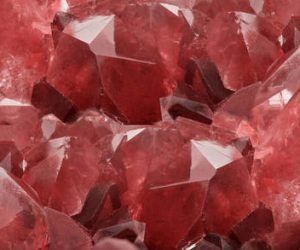 shutterstock_ruby_crystals